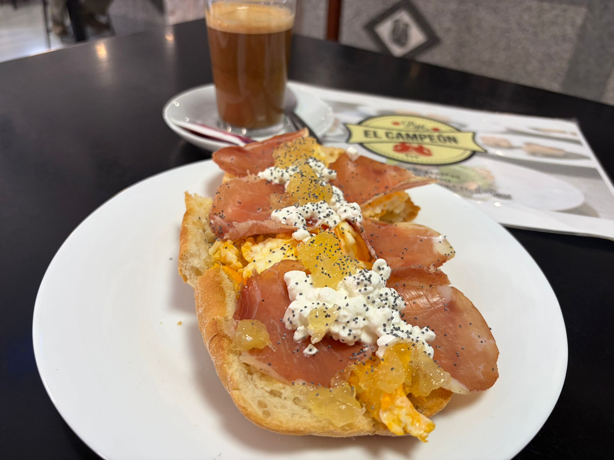 Tostada Carlos Sainz de Café Bar El Campeón